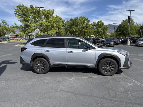Used 2025 Subaru Outback Onyx Edition AWD/4WD image 5