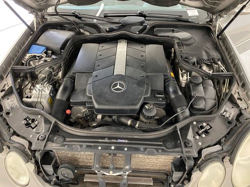 Used 2005 Mercedes-Benz E 500 4MATIC Sedan image 31