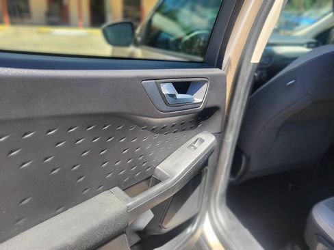Used 2020 Ford Escape SE FWD image 42