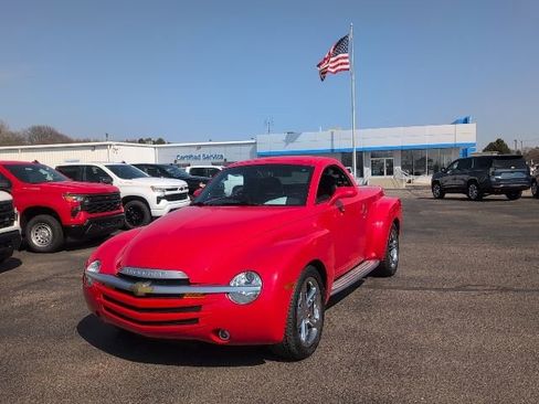 Used 2004 Chevrolet SSR w/ Preferred Equipment Group image 1