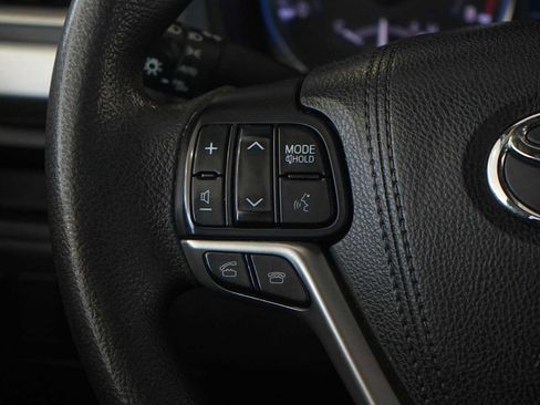 Used 2015 Toyota Highlander LE FWD image 17