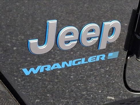 Used 2025 Jeep Wrangler Unlimited Sahara AWD/4WD image 32