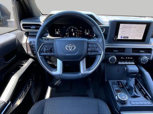 Used 2025 Toyota 4Runner SR5 AWD/4WD image 5