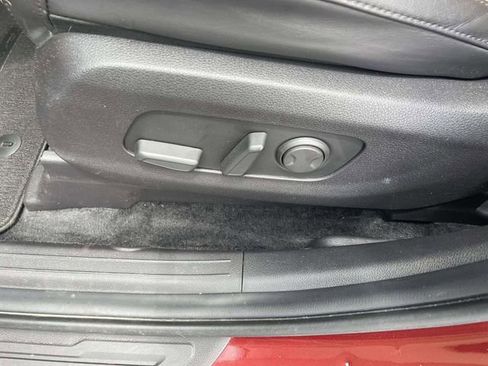 Used 2023 Kia Carnival LX FWD image 16