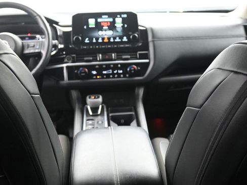 Used 2024 Nissan Pathfinder SL AWD/4WD image 14