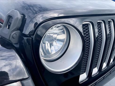 Used 2020 Jeep Wrangler Unlimited Sahara AWD/4WD image 31