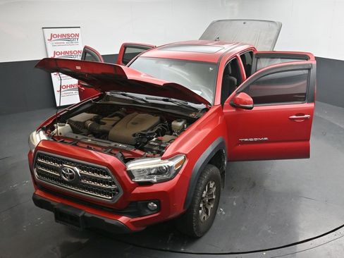Used 2016 Toyota Tacoma TRD Off-Road image 26