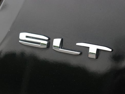 Used 2023 GMC Acadia SLT FWD image 10