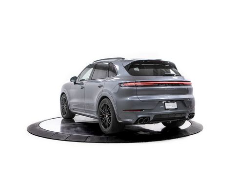 New 2026 Porsche Cayenne GTS image 3