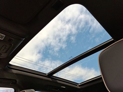 Used 2023 GMC Yukon SLT image 17