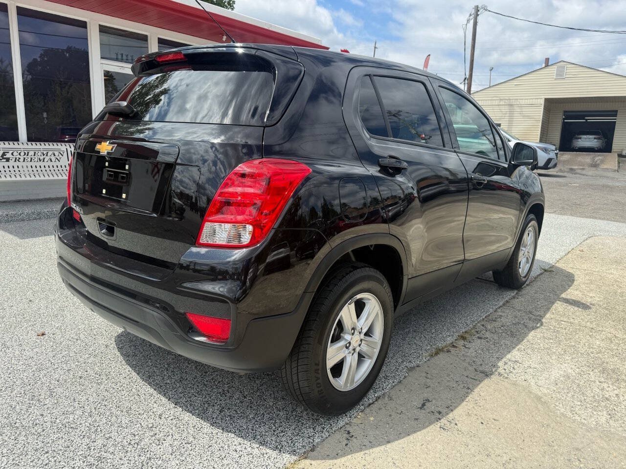 Used 2022 Chevrolet Trax LS w/ Tint and Cruise Package AWD/4WD image 17