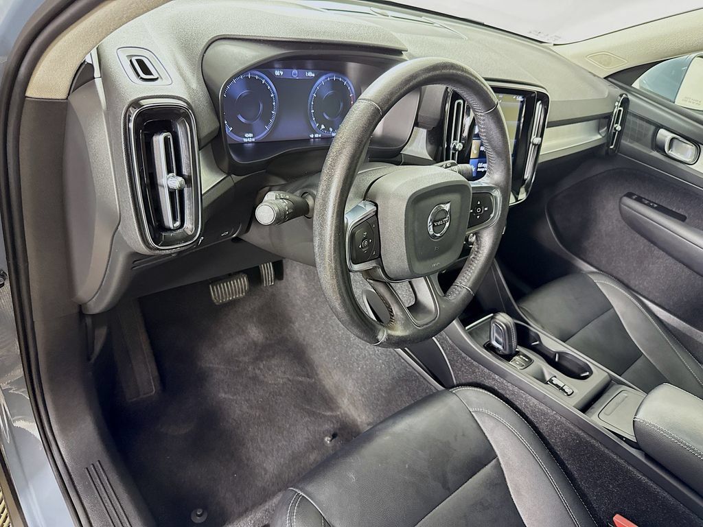Used 2021 Volvo XC40 T5 Momentum AWD/4WD image 10