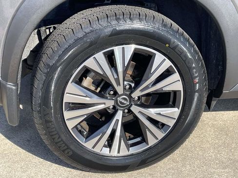 Used 2023 Nissan Rogue SV image 7