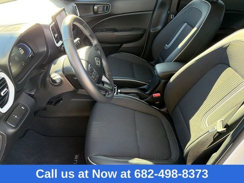 Used 2025 Hyundai Venue Limited image 19