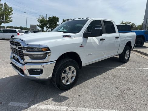New 2025 RAM 2500 Big Horn AWD/4WD image 13