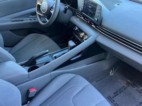 Used 2023 Hyundai Elantra SEL w/ Cargo Package image 17