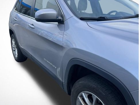 Used 2021 Jeep Cherokee Latitude Plus AWD/4WD image 6