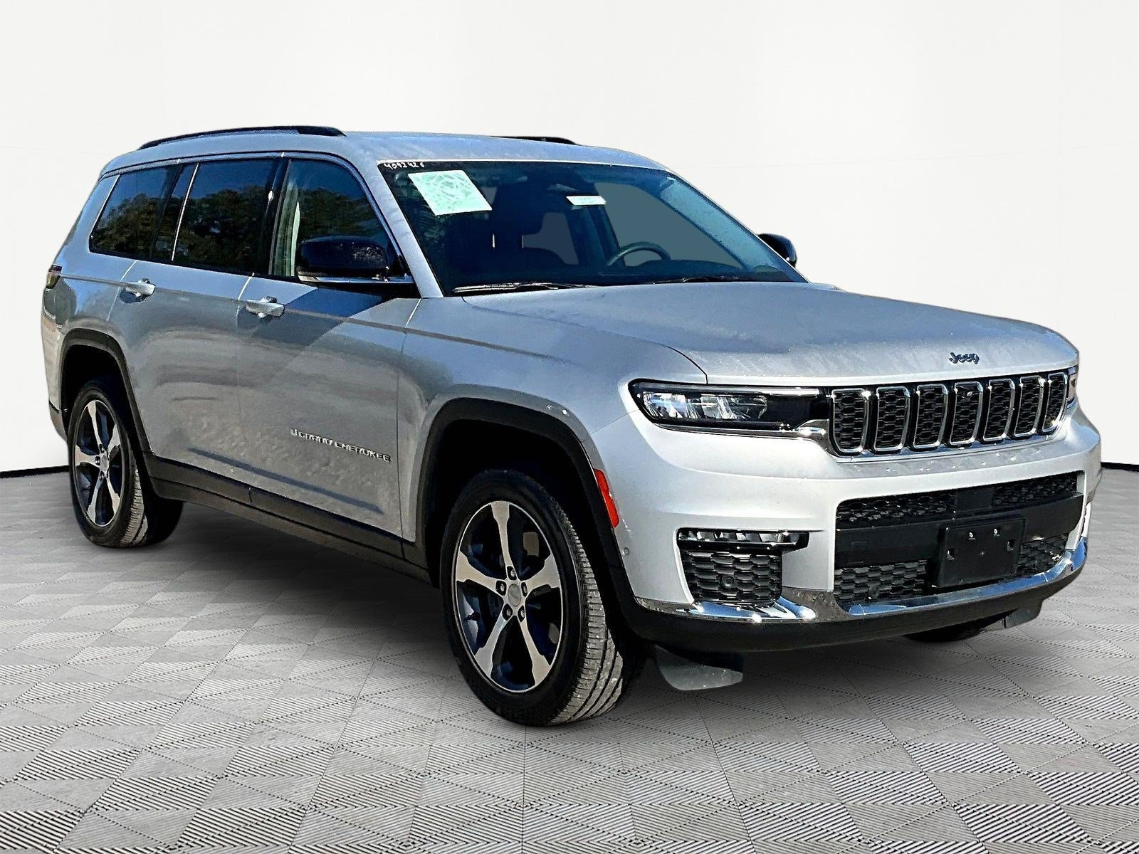 Used 2023 Jeep Grand Cherokee L Limited w/ Luxury Tech Group II AWD/4WD image 11
