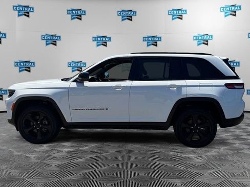 Certified 2023 Jeep Grand Cherokee Altitude AWD/4WD image 3