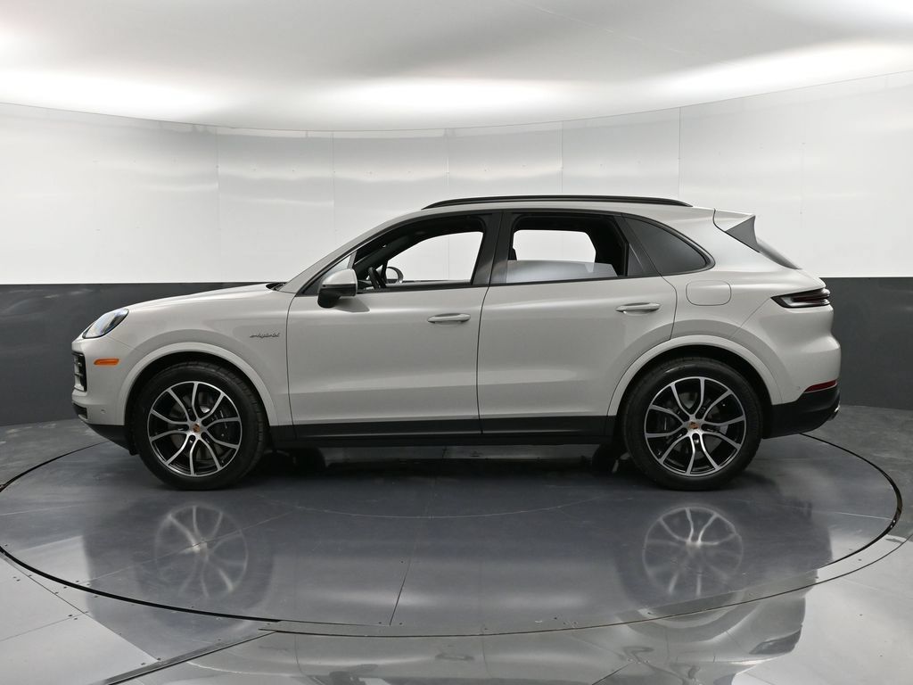 Certified 2026 Porsche Cayenne E-Hybrid AWD/4WD image 2