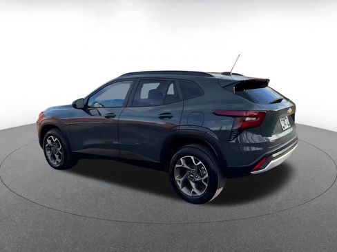 Used 2025 Chevrolet Trax LT image 10