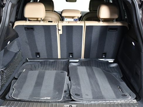 Used 2019 Porsche Cayenne image 32