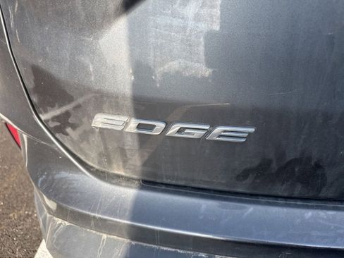 Used 2019 Ford Edge SE w/ Cargo Accessory Package AWD/4WD image 12