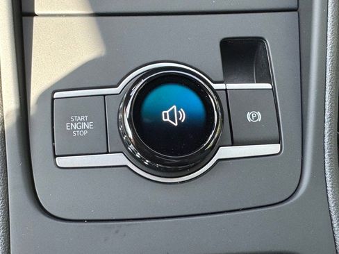 New 2025 Volkswagen Tiguan SE R-Line image 31