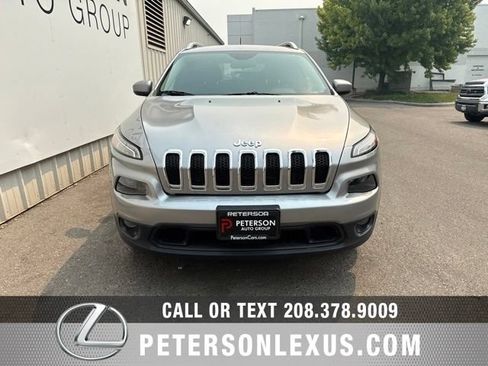 Used 2018 Jeep Cherokee Latitude Plus FWD image 9