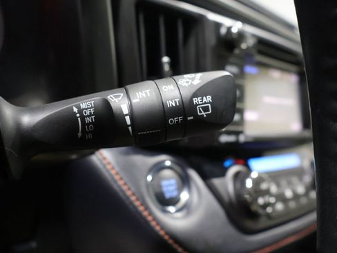 Used 2018 Toyota RAV4 SE w/ Power Extra Value Package image 34