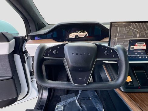 Used 2022 Tesla Model X image 10