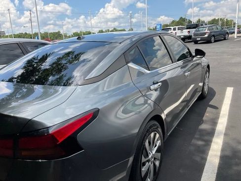 Used 2019 Nissan Altima 2.5 S FWD image 4