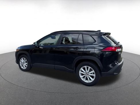 Used 2025 Toyota Corolla Cross LE image 10