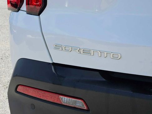 Used 2023 Kia Sorento SX Prestige image 11