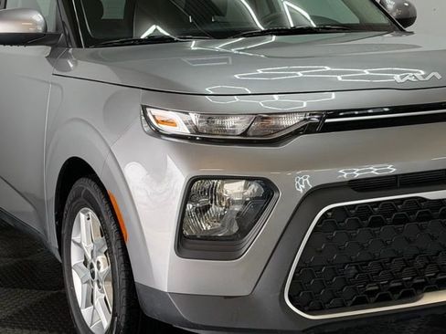Used 2022 Kia Soul LX w/ Technology Package FWD image 2