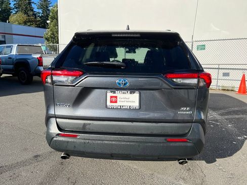 Used 2021 Toyota RAV4 XLE AWD/4WD image 5