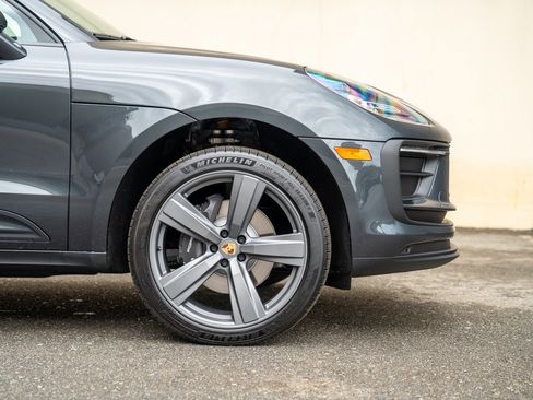 Certified 2025 Porsche Macan AWD/4WD image 9
