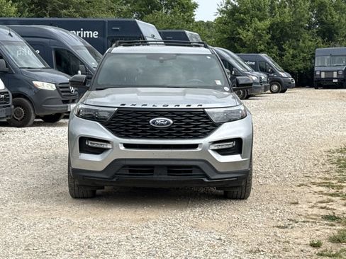 Used 2024 Ford Explorer ST-Line w/ Class IV Trailer Tow Package RWD image 2