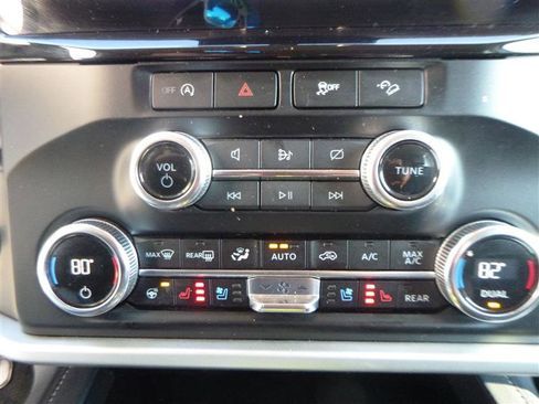 Used 2024 Ford Expedition Max XLT image 19