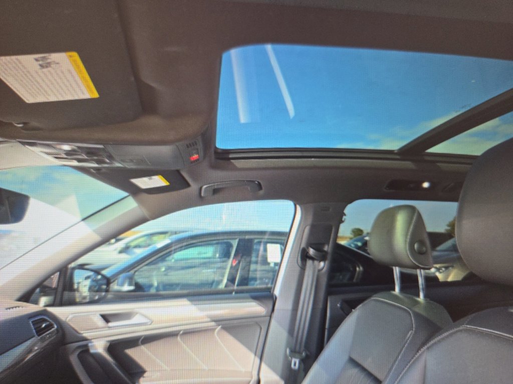 Used 2022 Volkswagen Tiguan SE R-Line AWD/4WD image 12
