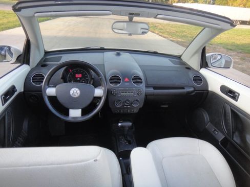 Used 2007 Volkswagen Beetle Triple White Edition image 9