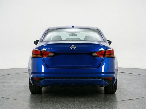 Used 2025 Nissan Altima 2.5 SV FWD image 7