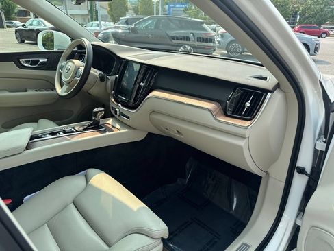 Used 2019 Volvo XC60 T6 Momentum w/ Multimedia Package AWD/4WD image 27