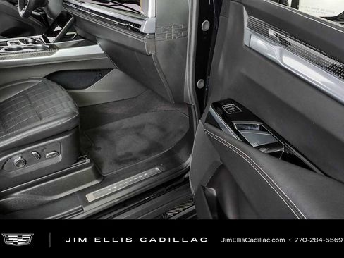 Certified 2025 Cadillac Escalade V AWD/4WD image 27