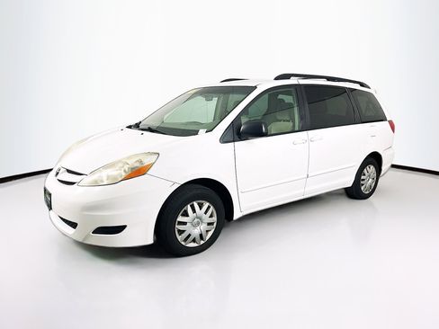Used 2009 Toyota Sienna LE image 3