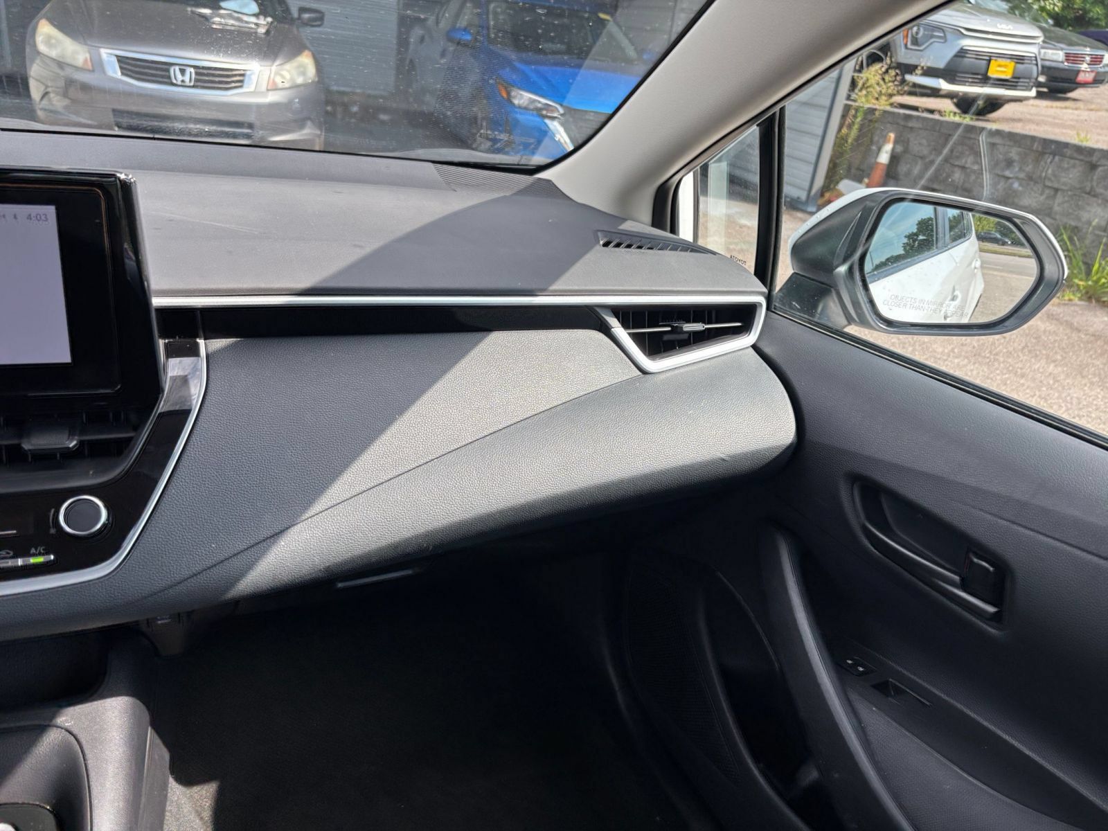 Used 2025 Toyota Corolla LE FWD image 32