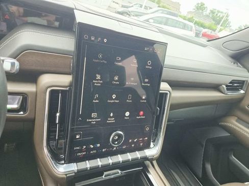 Used 2025 GMC Yukon Denali Ultimate AWD/4WD image 25
