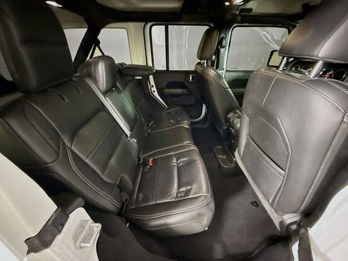 Used 2020 Jeep Wrangler Unlimited Sahara image 25