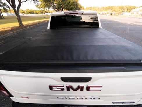 Used 2022 GMC Sierra 1500 Elevation image 11