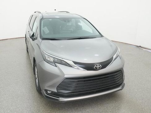 New 2026 Toyota Sienna XLE image 17